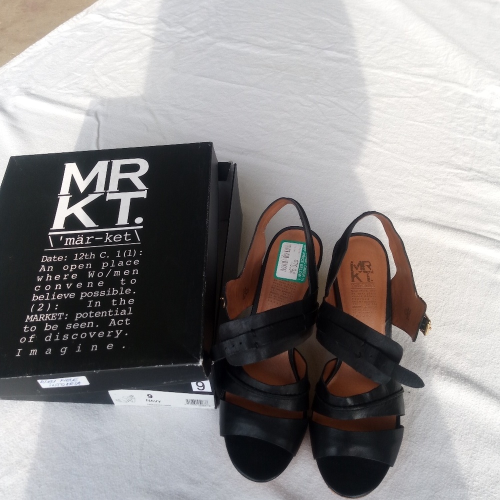 Shoes - Picture 2 of 4